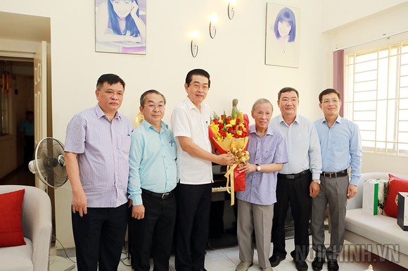 Ban Nội chính Trung ương tặng bằng khen nhạc sĩ Trần Long Ẩn ảnh 2