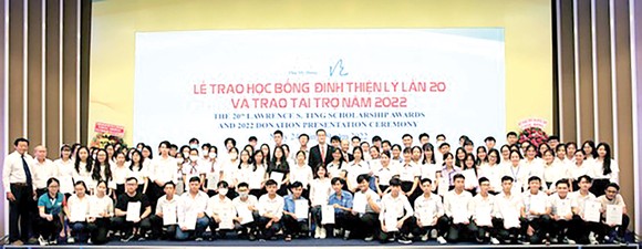 Hơn 8,28 tỷ đồng tiếp sức học sinh, sinh viên giỏi vượt khó từ học bổng Đinh Thiện Lý ảnh 1