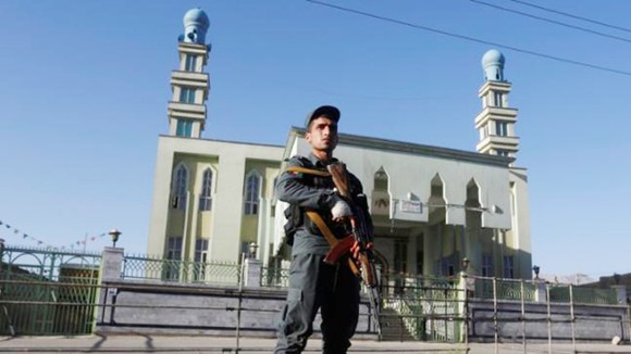 IS đánh bom liều chết vào thánh đường Hồi giáo ở Afghanistan ảnh 1