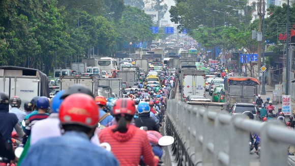 Kẹt xe kinh hoàng ở cửa ngõ sân bay Tân Sơn Nhất ảnh 21