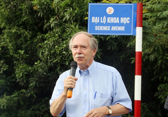 Giáo sư Gerardus ’t Hooft đặt tên đường khoa học đầu tiên tại Việt Nam ảnh 2