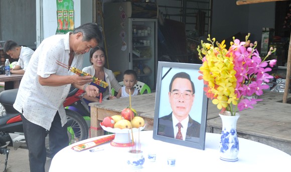 Đông đảo các tầng lớp nhân dân đưa tiễn nguyên Thủ tướng Phan Văn Khải ảnh 55