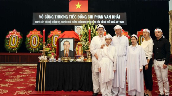 Đông đảo các tầng lớp nhân dân đưa tiễn nguyên Thủ tướng Phan Văn Khải ảnh 32