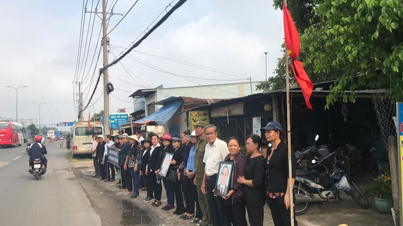 Đông đảo các tầng lớp nhân dân đưa tiễn nguyên Thủ tướng Phan Văn Khải ảnh 43