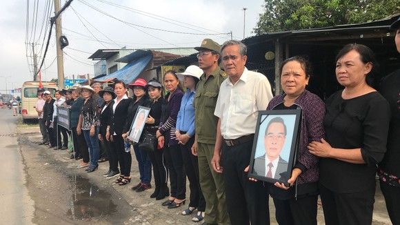 Đông đảo các tầng lớp nhân dân đưa tiễn nguyên Thủ tướng Phan Văn Khải ảnh 44