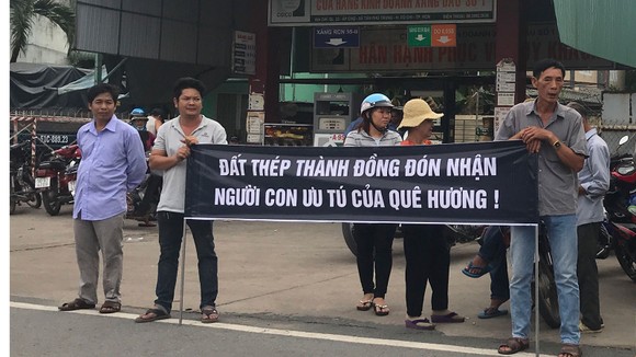 Đông đảo các tầng lớp nhân dân đưa tiễn nguyên Thủ tướng Phan Văn Khải ảnh 39