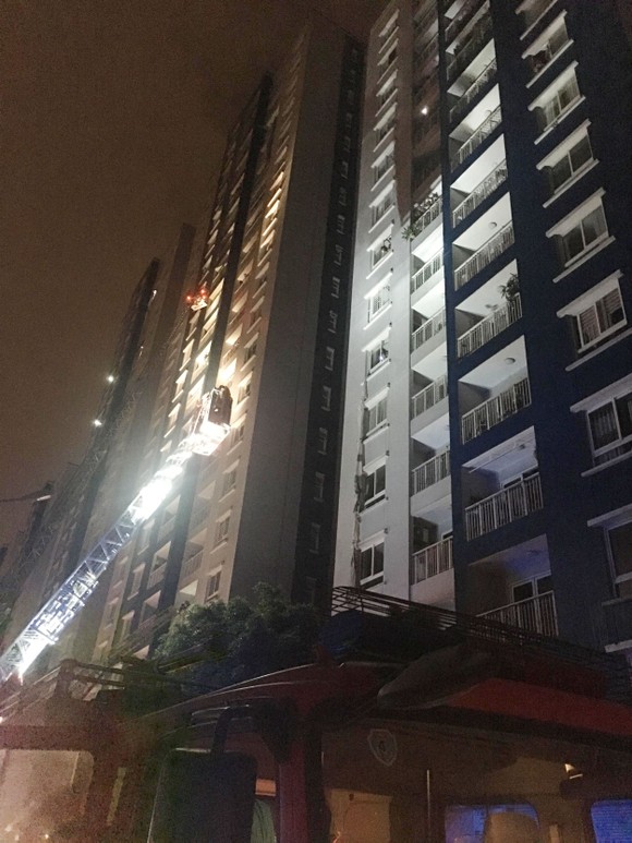 Đêm kinh hoàng của cư dân chung cư Carina Plaza ảnh 1