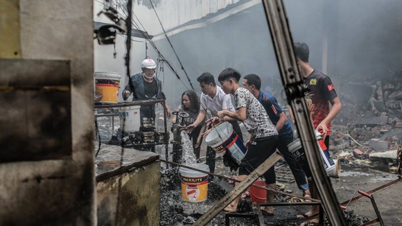 Cháy lớn thiêu rụi chợ Quang ở Thanh Trì, Hà Nội  ảnh 5