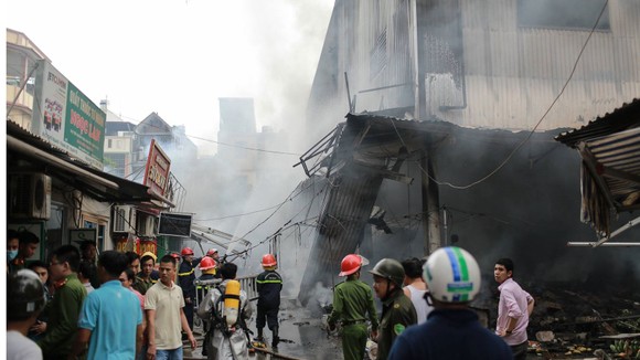 Cháy lớn thiêu rụi chợ Quang ở Thanh Trì, Hà Nội  ảnh 4