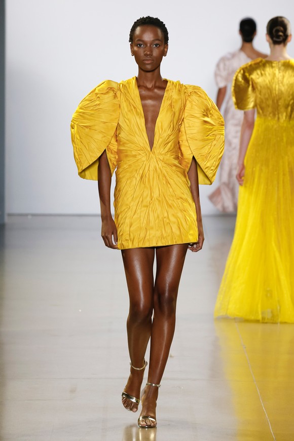 Xem BST “Cuộc dạo chơi của những vì sao” của Công Trí tại New York Fashion Week 2019 ảnh 5