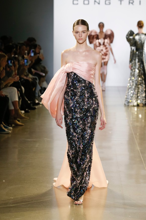 Xem BST “Cuộc dạo chơi của những vì sao” của Công Trí tại New York Fashion Week 2019 ảnh 9