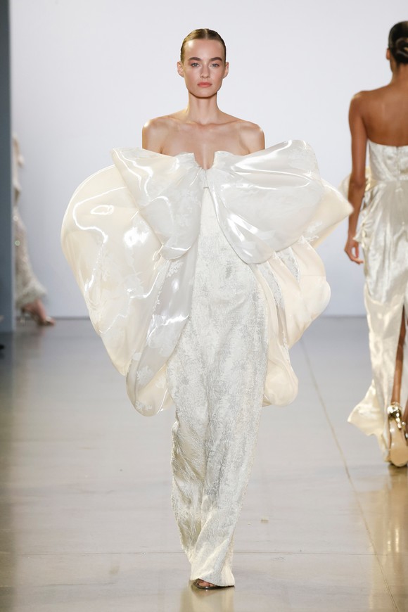 Xem BST “Cuộc dạo chơi của những vì sao” của Công Trí tại New York Fashion Week 2019 ảnh 13