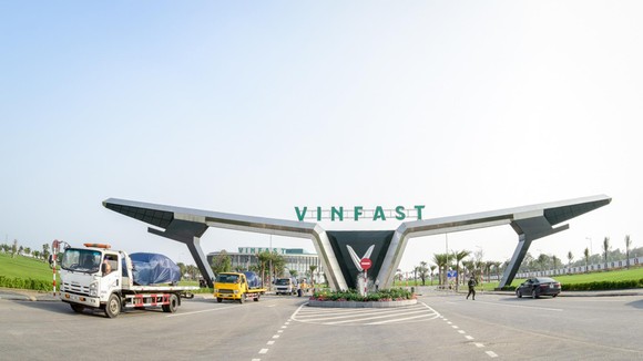 VinFast đưa 155 ô tô Lux ra nước ngoài kiểm thử ảnh 6