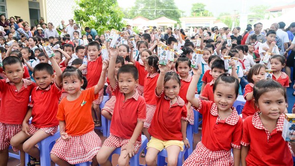 Trao tặng hơn 70.000 ly sữa cho trẻ em tỉnh Thái Nguyên ảnh 3