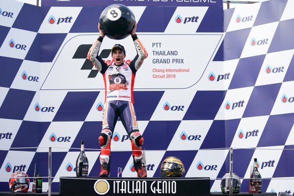Tay đua Marc Marquez của đội Repsol Honda Team bảo toàn ngôi vị đô địch Giải MotoGP ảnh 5