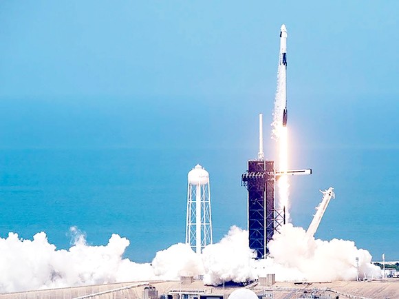 NASA, SpaceX phóng thành công tàu Crew Dragon: Kỷ nguyên mới trong hàng không vũ trụ Mỹ ảnh 1