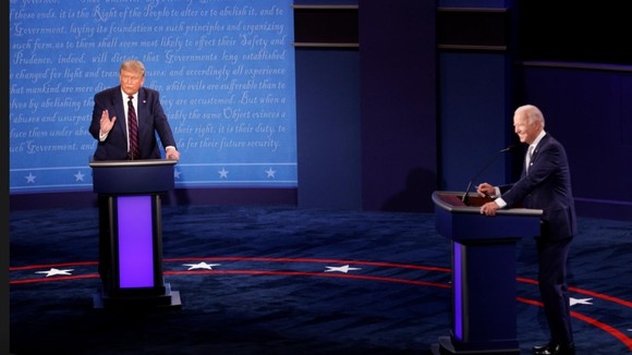 Trump - Biden trong cuộc tranh luận trực tiếp đầu tiên: 'Kẻ tám lạng, người nửa cân' ảnh 2