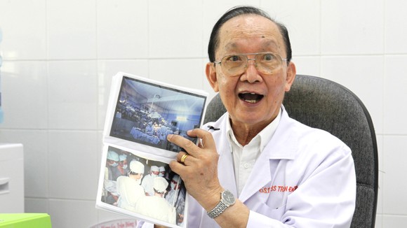 Dấu ấn y tế Việt Nam qua những ca đại phẫu thuật - Bài 2: 15 giờ làm nên kỳ tích ảnh 1