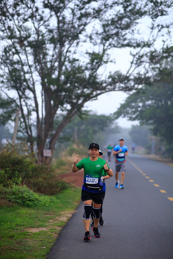 Cộng đồng runner ấn tượng với BaDen Mountain Marathon 2021 lần đầu tổ chức tại Tây Ninh ảnh 3