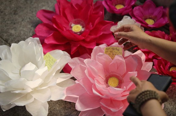 Lễ tưởng niệm đồng bào tử vong và cán bộ, chiến sĩ hy sinh do đại dịch Covid-19 ảnh 9
