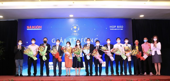 Họp báo Giải thưởng Quả bóng vàng Việt Nam 2021: 'Vắng mặt' 3 hạng mục trao giải trong điều lệ ảnh 10