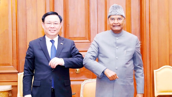 Chủ tịch Quốc hội Vương Đình Huệ hội kiến  Tổng thống Ấn Độ Ram Nath Kovind. Ảnh: TTXVN