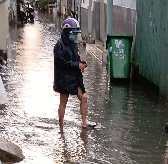 Hẻm 28 đường Tam Bình, phường Hiệp Bình Chánh, TP Thủ Đức, TPHCM: Mưa ngập, không mưa cũng ngập ảnh 1