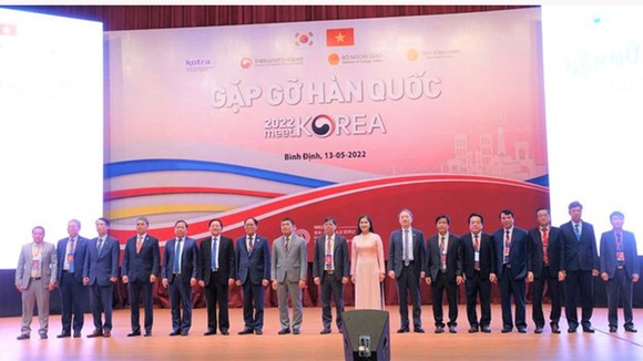 Lãnh đạo 11 tỉnh Nam Trung Bộ-Tây Nguyên cùng lãnh đạo các địa phương, doanh nghiệp Hàn Quốc - Ảnh: VGP