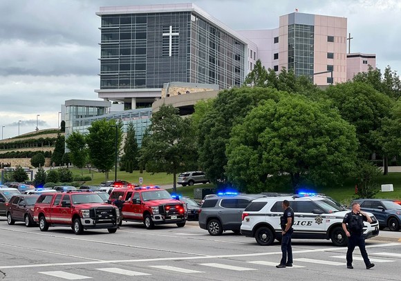 Xả súng tại bệnh viện Mỹ: Ít nhất 4 người thiệt mạng ảnh 3