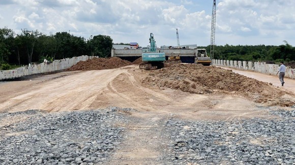 Công trình cầu đường kết nối tỉnh Tây Ninh và Bình Dương đang gấp rút thi công