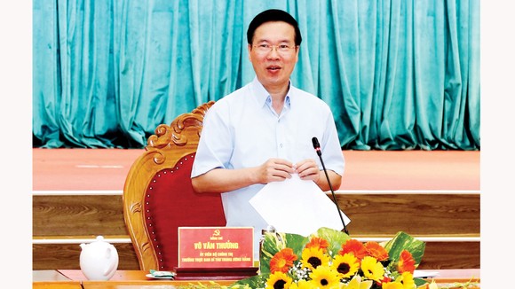 Đồng chí Võ Văn Thưởng phát biểu tại buổi làm việc  với Ban Thường vụ Tỉnh ủy Bình Định. Ảnh: NGỌC OAI