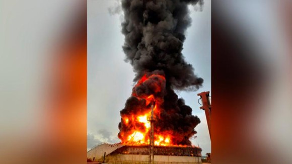 Cháy kho dầu lớn của Cuba do sét đánh ảnh 2