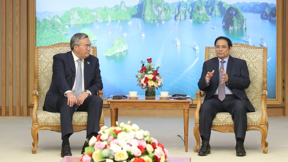 Thủ tướng Phạm Minh Chính tiếp Phó Thủ tướng,  Bộ trưởng Ngoại giao Kazakhstan. Ảnh: QUANG PHÚC