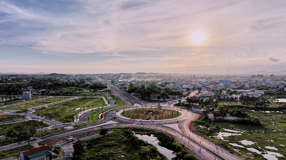 Sắp khánh thành cao tốc Vân Đồn – Móng Cái có hệ thống chiếu sáng hiện đại nhất Việt Nam ảnh 8