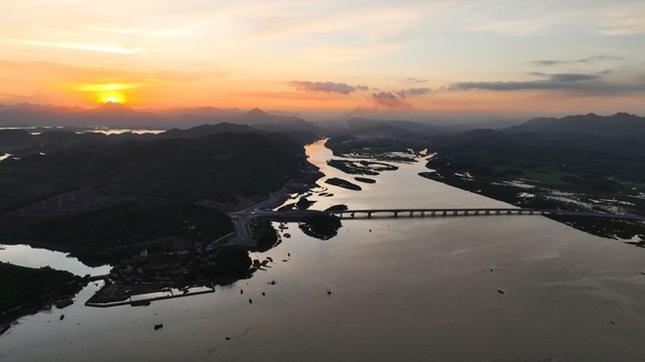 Sắp khánh thành cao tốc Vân Đồn – Móng Cái có hệ thống chiếu sáng hiện đại nhất Việt Nam ảnh 6