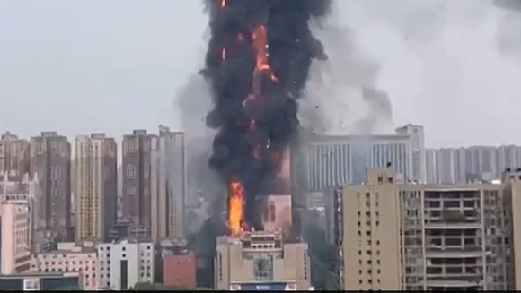Vụ cháy tòa nhà China Telecom cao 200m tại Trung Quốc: Không có thiệt hại về người ảnh 1