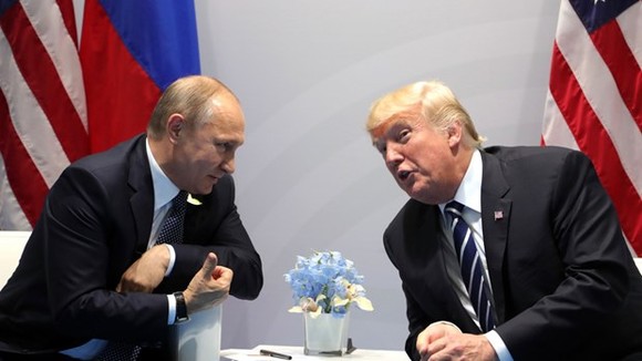 Tổng thống Mỹ Donald Trump (phải) và Tổng thống Nga Vladimir Putin. (Nguồn: Kremlin.ru)