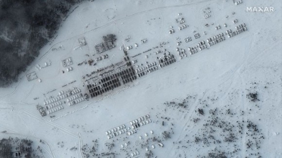 Một hình ảnh vệ tinh cho thấy các lều và nhà ở của quân đội Nga ở Yelnya, Nga, ngày 19 tháng 1 năm 2022. (Maxar Technologies / Handout via REUTERS)
