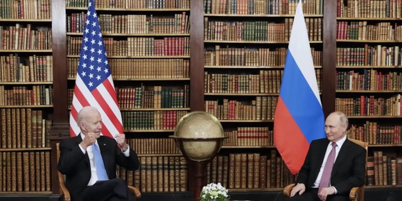 Tổng thống Joe Biden và Tổng thống Nga Vladimir Putin tại Geneva, Thụy Sĩ. Hình ảnh Mikhail Metzel / Getty