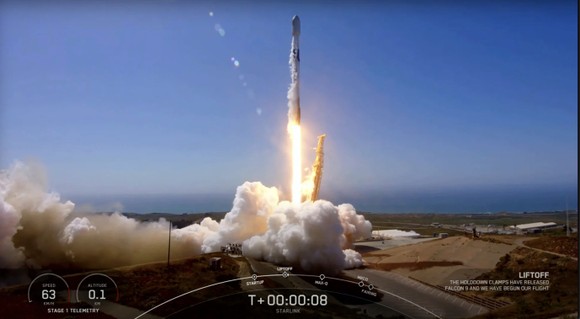 Một tên lửa SpaceX đã nổ tung trong sứ mệnh phóng vệ tinh Starlink, đã giúp cung cấp Internet băng thông rộng cho quân đội Ukraine. Ảnh: SpaceX qua AP