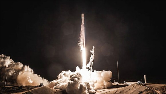 SpaceX đưa vệ tinh băng thông rộng Internet lên quỹ đạo