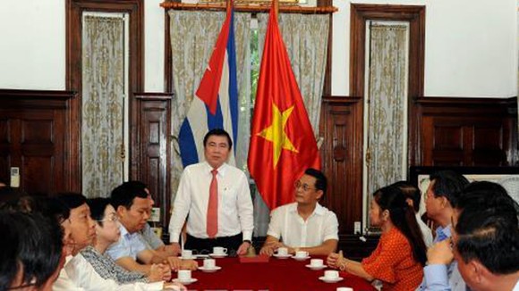 Chủ tịch UBND TPHCM Nguyễn Thành Phong:  Đẩy mạnh hợp tác giữa TPHCM và Cuba ảnh 1