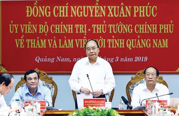 Thủ tướng Nguyễn Xuân Phúc làm việc với cán bộ chủ chốt tỉnh Quảng Nam   Ảnh: TTXVN