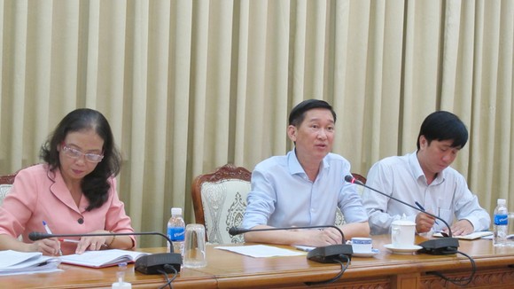 Đồng chí Trần Vĩnh Tuyến, Phó Chủ tịch UBND TPHCM chỉ đạo tại buổi làm việc. Ảnh: ĐÌNH LÝ