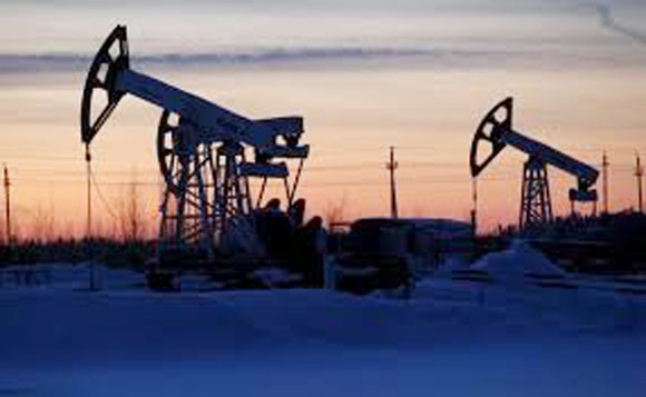 Giá dầu thế giới tăng do cắt giảm sản lượng