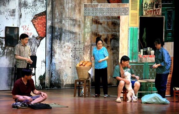 Một cảnh trong vở Sài Gòn có một ngã tư của sân khấu Hoàng Thái Thanh  ​