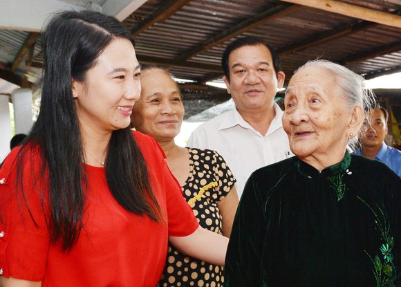 Điểm sáng trong công tác cán bộ tại TPHCM - Bài 3: Ấn tượng cán bộ lãnh đạo, quản lý nữ ảnh 1