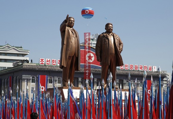 CHDCND Triều Tiên diễu binh không có tên lửa tầm xa mừng 70 năm Quốc khánh ảnh 1