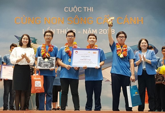 Trường THPT Chuyên Lê Hồng Phong giành giải nhất cuộc thi "Cùng non sông cất cánh". ảnh 1