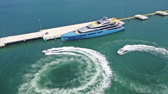 Siêu du thuyền 150 triệu USD của ông chủ CLB Tottenham tại vịnh Hạ Long ảnh 1